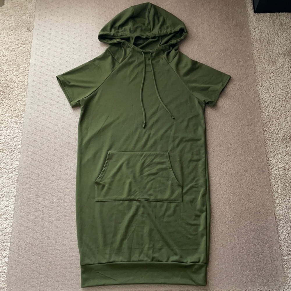 NWOT Brigitte Brianna Hoodie Dress - Size Small